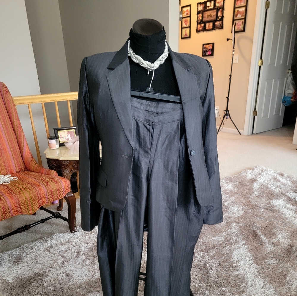 Tailored made pants suit